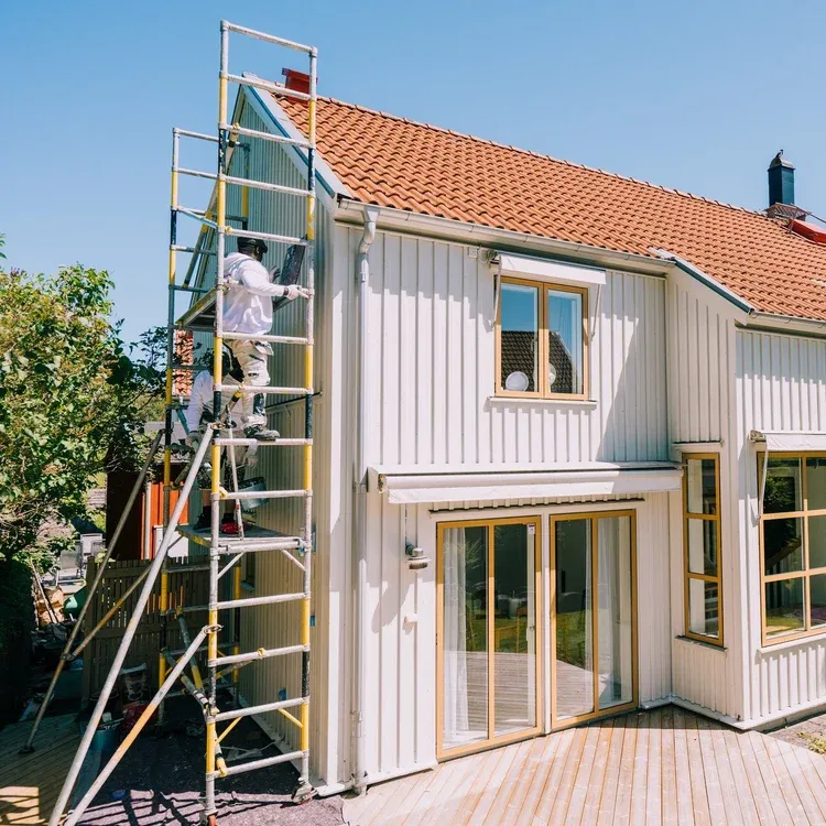 Nymålad gul villa inför säsongen